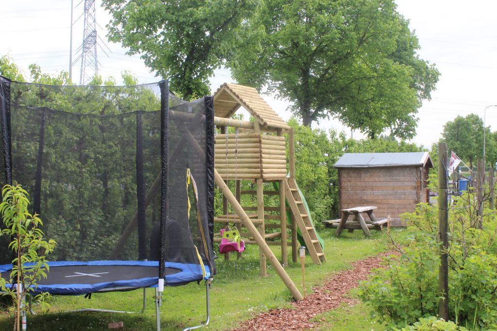 Pipowagen/Chalet De Oude Rijn Bed & Breakfast Harmelen Exterior photo